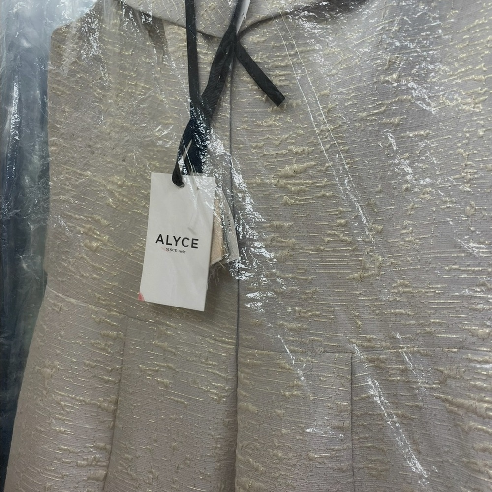 Elegant Alyce Paris Aqua Gold Textured Gown. Never worn. Smoke free home - Picture 4 of 13